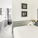 Livinparis - Luxury 3 Bedrooms Le Marais I דירה *